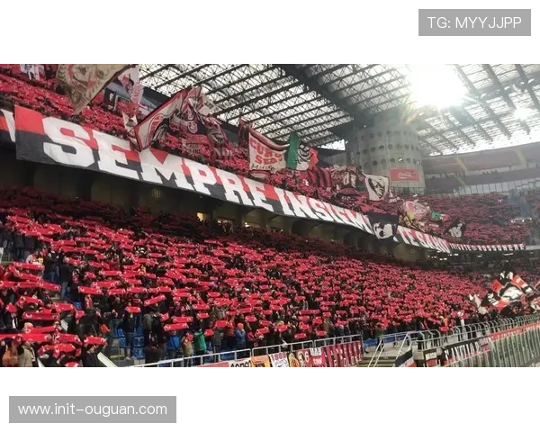 国际米兰北看台楚米旗帜飘扬，致敬俱乐部成立116周年